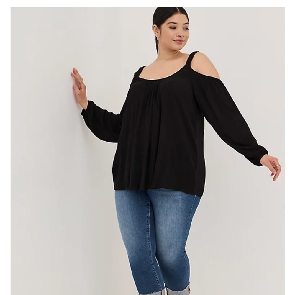 TORRID size 2 2X 18-20 NEW NWT Black Crinkle Gauze Lace Trim Cold Shoulder Top